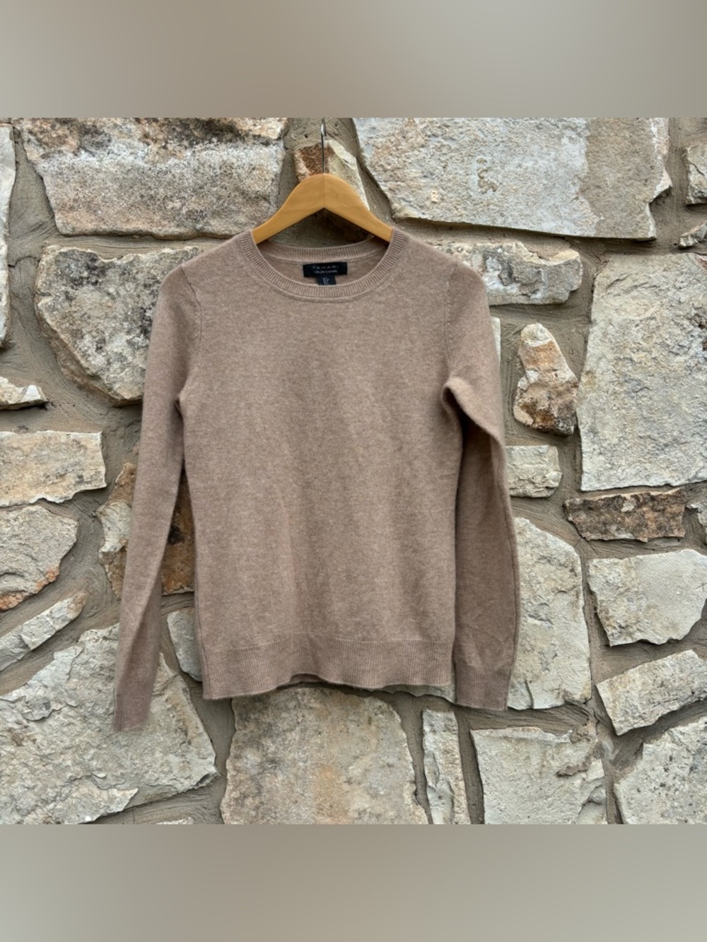 Tahari cashmere sweater size small